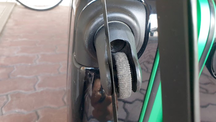 スーツケース　タイヤ交換　自分で