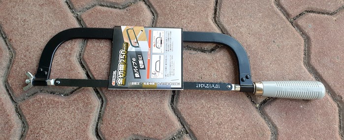 スーツケース　タイヤ交換　金ノコ