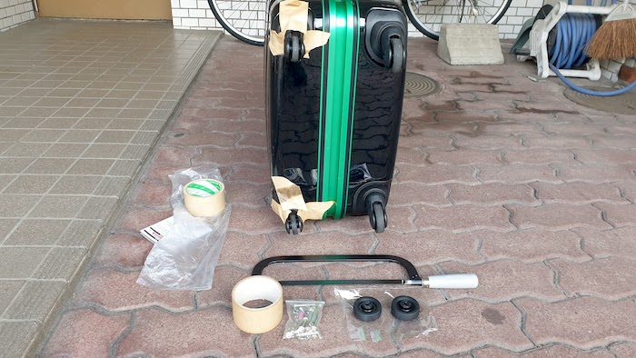 スーツケース　タイヤ交換　自分で