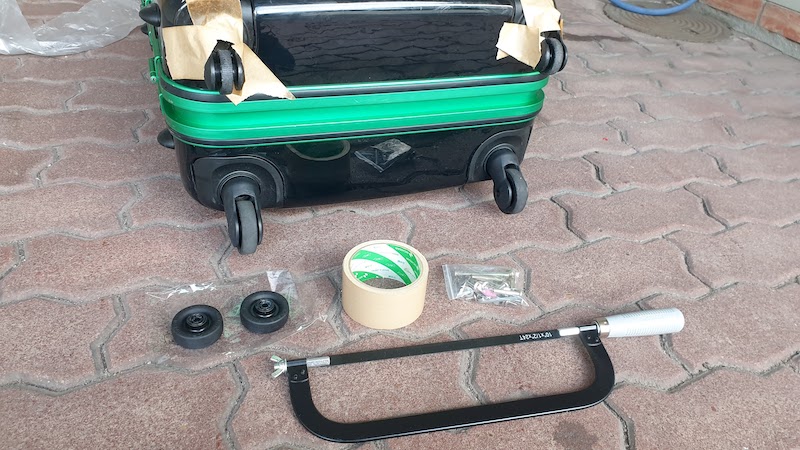 スーツケース　タイヤ交換　自分で