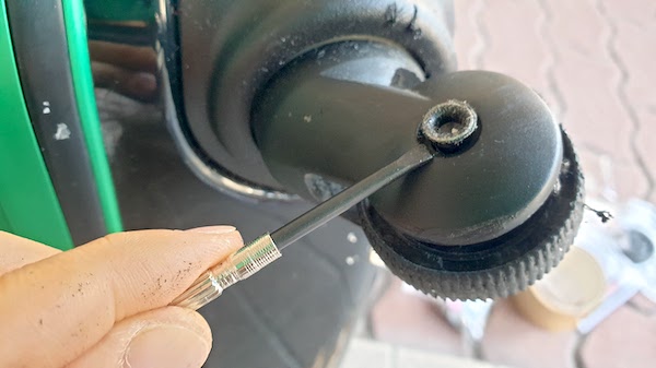 スーツケース　タイヤ交換　自分で