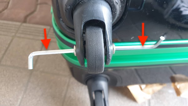 スーツケース　タイヤ交換　六角レンチ