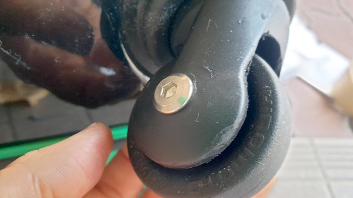 スーツケース　タイヤ交換　自分で